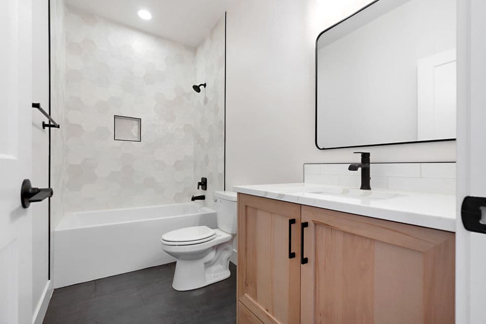 Gallery photos for Modern Bathroom Designs with Functional Elegance: Image #3