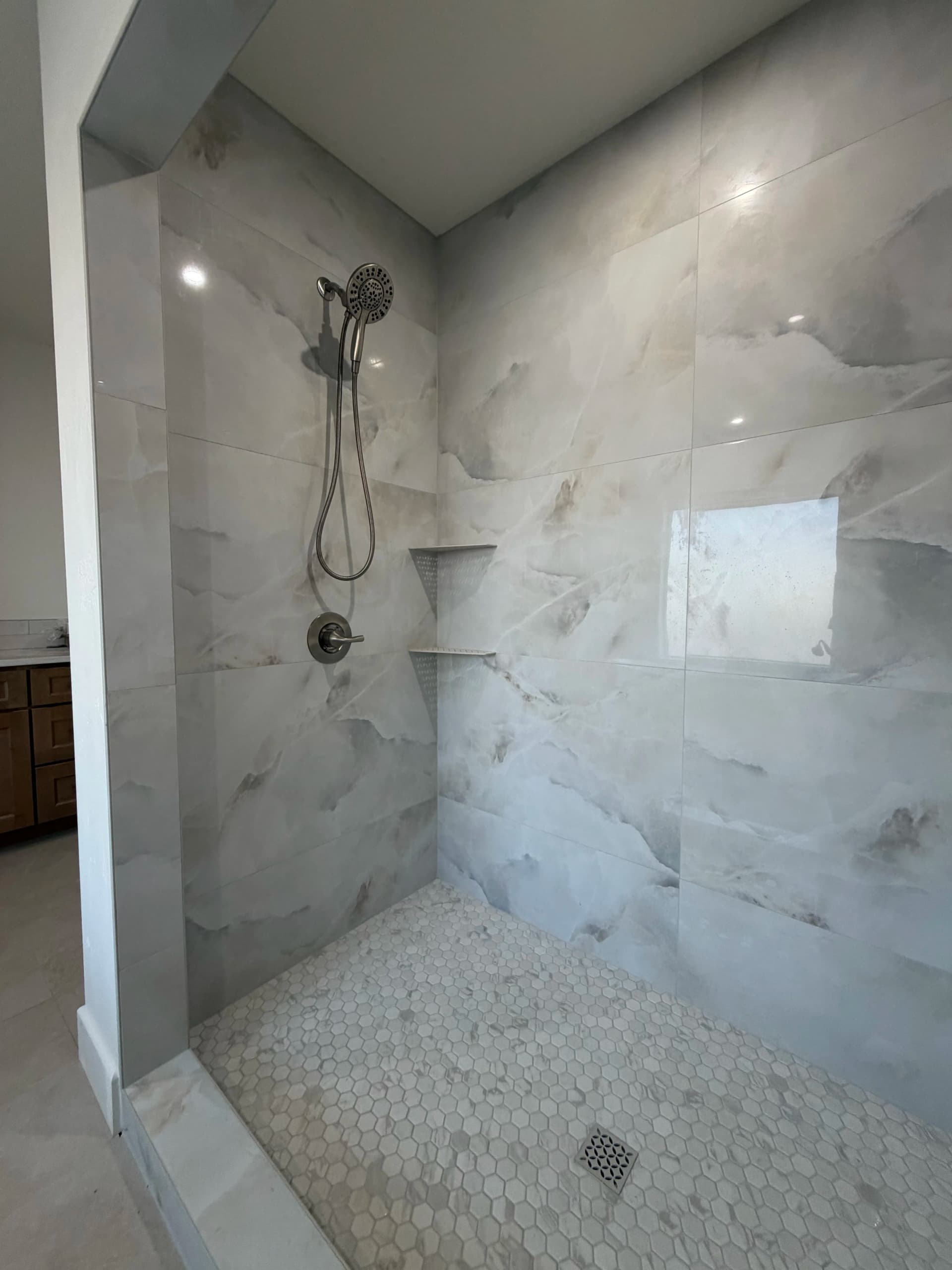 Gallery photos for Large Format Tile Shower That Cleans Up Easy and Looks Great: Image #3